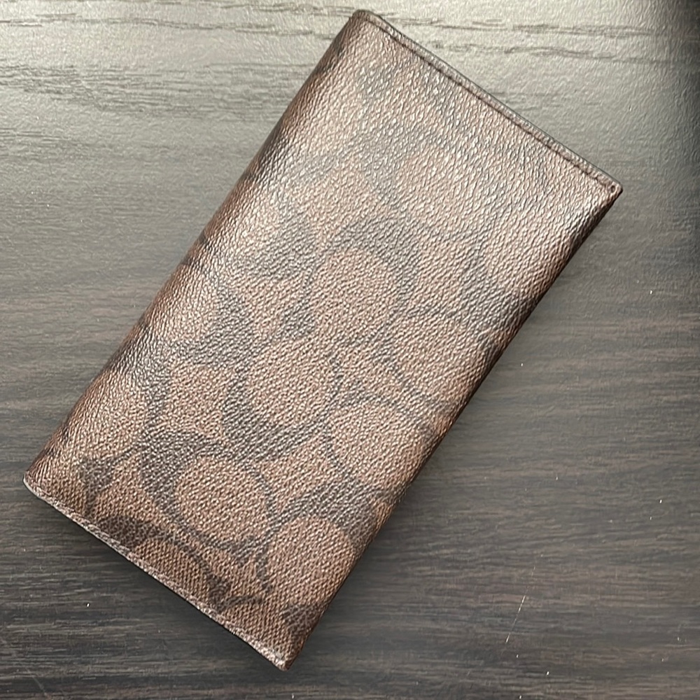 Coach wallet. Used twice. Great condition.